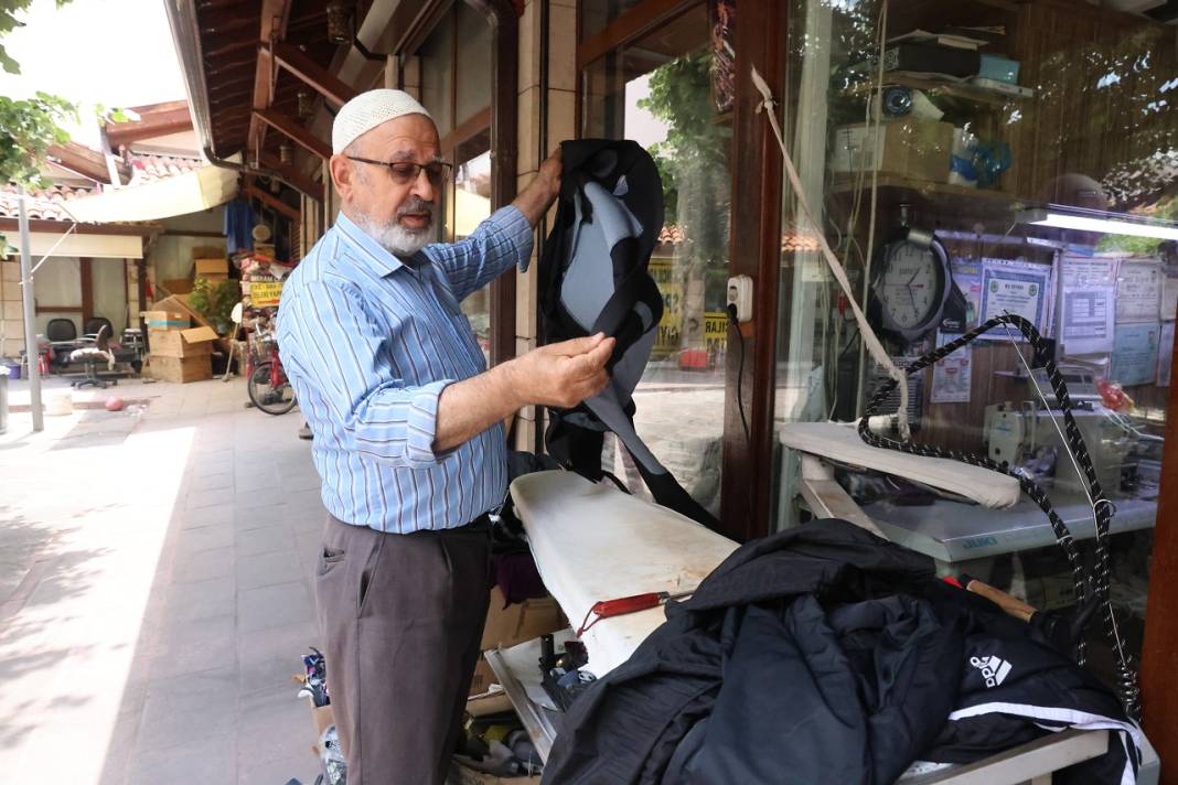 Konya'da 'elbise doktoru' Mehmet amca: Yırtık, yanık ve sökük ondan korkuyor 3